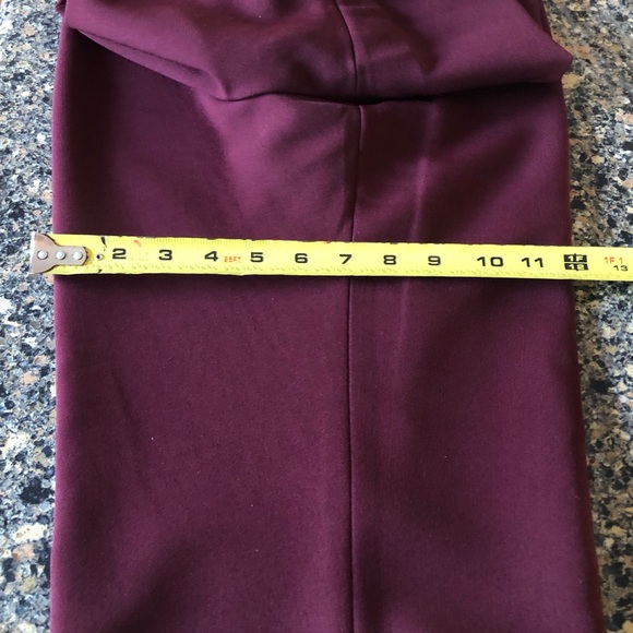 Tahari Arthur S. Levine Women’s lined jacket and pant suit in a deep wine shade - Picture 9 of 16